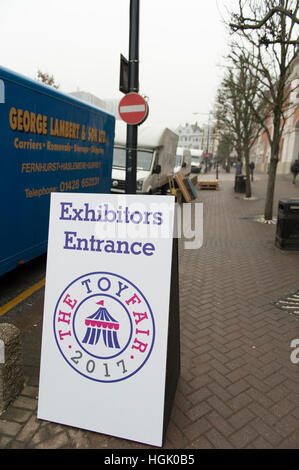 Olympia, Londres, Royaume-Uni. 23 janvier, 2017. Les exposants font les derniers préparatifs à Olympie pour l'assemblée annuelle de jouets et la Foire de jouets de l'Association, l'ouverture au commerce le 24 janvier. © Malcolm Park editorial/Alamy Live News. Banque D'Images