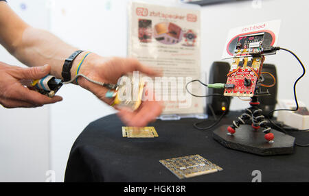 Olympia, Londres, Royaume-Uni. 23 janvier, 2017. IoT Tech Expo s'ouvre. La deuxième Internet of Things show mondial rassemble les principales industries de partout au monde pour deux jours de solution à partir d'études de cas et de discussion. Credit : Malcolm Park editorial/Alamy Live News Banque D'Images