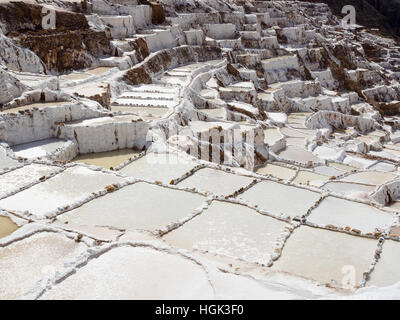 Les mines de sel de Maras à Marasal, Vallée Sacrée, Pérou Banque D'Images