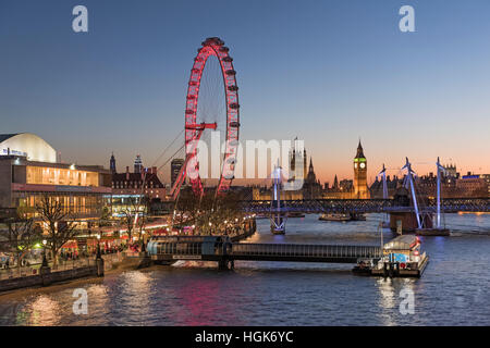 Vue sur la rivière. London Eye et Big Ben. Southbank London UK Banque D'Images