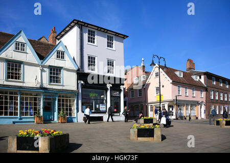 Vue sur la rue de la ville de Bury St Edmunds, Suffolk, Angleterre Banque D'Images