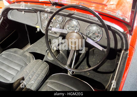 Intérieur d'une 1959 Triumph TR3a deux places Voiture de sport, UK Banque D'Images