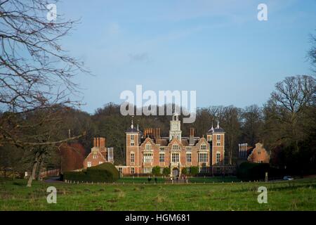 L'avant du National Trust Blickling Hall dans le Norfolk à l'extérieur de la ville de Aylsham. Banque D'Images