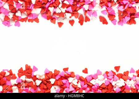 Valentines Day candy sprinkles bord double coeur blanc sur la frontière Banque D'Images