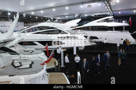 Londres, Royaume-Uni. Jan 11, 2017. Les visiteurs sont accueillis à la London Boat Show at ExCel à Londres, Grande-Bretagne. © Han Yan/Xinhua/Alamy Live News Banque D'Images