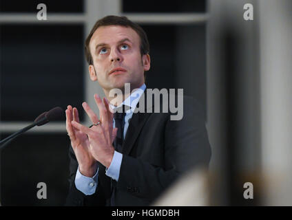 Berlin, Allemagne. 10 janvier, 2017. Le candidat présidentiel français Emmanuel Macron, anciennement ministre de l'économie de la France, lors d'une conférence sur les relations de Frnaco-German et l'avenir de l'UE à l'Université Humboldt à Berlin, Allemagne, 10 janvier 2017. Macron sur les plans qualité, en tant que candidat indépendant à l'élection présidentielle qui doit déterminer qui est de réussir, François Hollande. Photo : Soeren Stache/dpa/Alamy Live News Banque D'Images