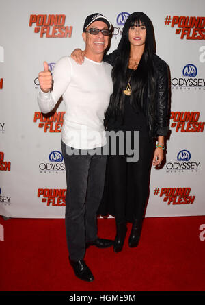 Los Angeles, CA, USA. 7 mai, 2015. 07 mai 2015 - Los Angeles, Californie - Jean-Claude Van Damme, Bianca Bree Van Damme. Odyssey Media Inc. présente le Los Angeles première de ''livre de chair'' tenue à Pacific Theatres au bosquet. Crédit photo : Birdie Thompson/AdMedia © Birdie Thompson/AdMedia/ZUMA/Alamy Fil Live News Banque D'Images