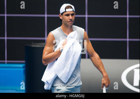 Melbourne, Australie. Jan 11, 2017. Rafael Nadal d'Espagne assiste à une session de formation avant d'Open d'Australie 2017 à Melbourne Park, Melbourne, Australie, le 11 janvier 2017. © Bai Xue/Xinhua/Alamy Live News Banque D'Images