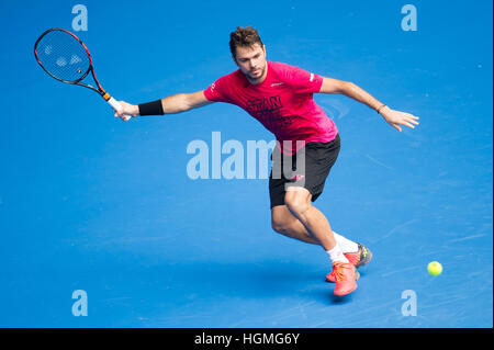 Melbourne, Australie. Jan 11, 2017. Stan Wawrinka de Suisse renvoie la balle au cours d'une session de formation avant d'Open d'Australie 2017 à Melbourne Park, Melbourne, Australie, le 11 janvier 2017. © Bai Xue/Xinhua/Alamy Live News Banque D'Images