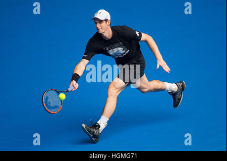 Melbourne, Australie. Jan 11, 2017. Andy Murray de Grande-Bretagne renvoie la balle au cours d'une session de formation avant d'Open d'Australie 2017 à Melbourne Park, Melbourne, Australie, le 11 janvier 2017. © Bai Xue/Xinhua/Alamy Live News Banque D'Images