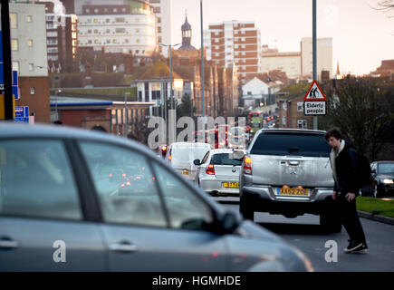 Brighton, UK. Jan 11, 2017. La congestion routière dans la région de Brighton ce matin en raison de la dernière grève du rail sud avec les usagers pour leurs voitures plus un grave incident de la police dans le centre de la ville © Simon Dack/Alamy Live News Banque D'Images