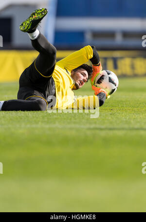 Marbella, Espagne. Jan 11, 2017. Dortmund gardien Roman Buerki formation au camp d'entraînement du Borussia Dortmund à Marbella, Espagne, 11 janvier 2017. Photo : Guido Kirchner/dpa/Alamy Live News Banque D'Images