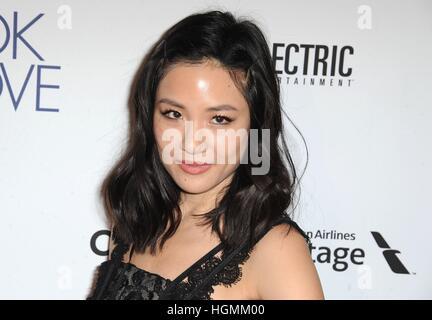 Constance Wu aux arrivées pour LE LIVRE DE L'AMOUR Premiere, The Grove, à Los Angeles, CA, 10 janvier 2017. Photo par : Dee Cercone/Everett Collection Banque D'Images