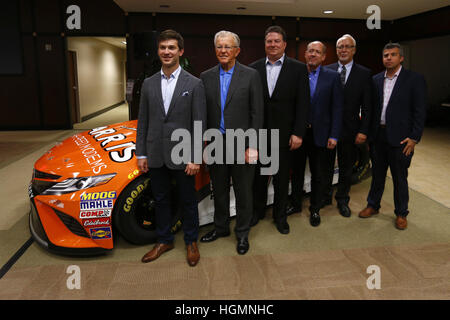 Huntersville, North Carolina, USA. Jan 11, 2017. Daniel Suarez, est annoncé comme le nouveau pilote de la n°19 Toyota ARRIS pour Joe Gibbs Racing lors d'une conférence de presse à Joe Gibbs Racing à Huntersville, Caroline du Nord. © Chris Owens Asp Inc/ASP/ZUMA/Alamy Fil Live News Banque D'Images