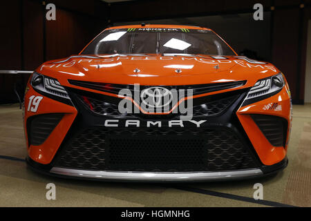 Huntersville, North Carolina, USA. Jan 11, 2017. Daniel Suarez, est annoncé comme le nouveau pilote de la n°19 Toyota ARRIS pour Joe Gibbs Racing lors d'une conférence de presse à Joe Gibbs Racing à Huntersville, Caroline du Nord. © Chris Owens Asp Inc/ASP/ZUMA/Alamy Fil Live News Banque D'Images