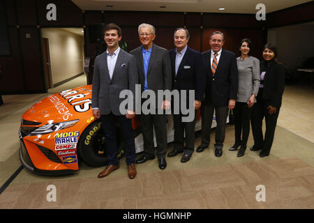 Huntersville, North Carolina, USA. Jan 11, 2017. Daniel Suarez, est annoncé comme le nouveau pilote de la n°19 Toyota ARRIS pour Joe Gibbs Racing lors d'une conférence de presse à Joe Gibbs Racing à Huntersville, Caroline du Nord. © Chris Owens Asp Inc/ASP/ZUMA/Alamy Fil Live News Banque D'Images