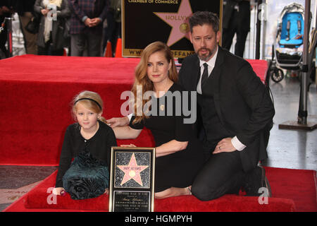 Hollywood, Etats-Unis. Jan 11, 2017. L'actrice Amy Adams avec fille Aviana Olea Le Gallo et mari Darren Le Gallo honoré sur le Hollywood Walk of Fame. à Hollywood, en Californie. © Faye Sadou/media/Alamy Punch Live News Banque D'Images