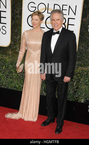 Los Angeles, Californie, USA. 8 janvier, 2017. 8 janvier 2017 - Los Angeles California USA - actrice Annette Bening, l'Acteur Warren Beatty à la 74e Golden Globe Awards - Arrivals tenue à l'hôtel Beverly Hilton de Los Angeles, CA © Paul Fenton/ZUMA/Alamy Fil Live News Banque D'Images