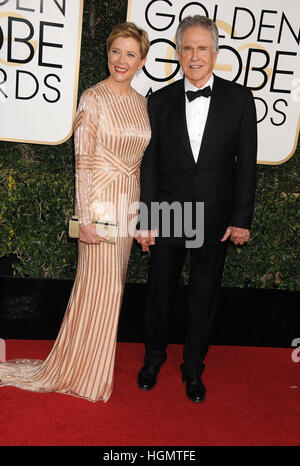 Los Angeles, Californie, USA. 8 janvier, 2017. 8 janvier 2017 - Los Angeles California USA - actrice Annette Bening, l'Acteur Warren Beatty à la 74e Golden Globe Awards - Arrivals tenue à l'hôtel Beverly Hilton de Los Angeles, CA © Paul Fenton/ZUMA/Alamy Fil Live News Banque D'Images