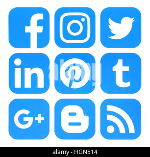 Kiev, Ukraine - le 23 août 2016 populaires : Collection d'icônes de médias sociaux bleu imprimé sur papier:Facebook, Twitter, Google Plus, Instagram, Pinterest, Banque D'Images