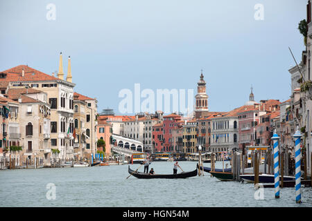 Palais historique dans le Grand Canal de Venise en Italie. Banque D'Images