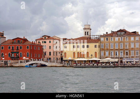 Palais historique dans le Grand Canal de Venise en Italie. Banque D'Images