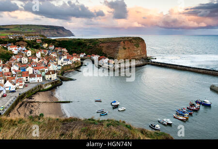 Village de Penny Nab Staithes Banque D'Images