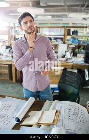 Dans le bureau de travail de l'architecte Banque D'Images