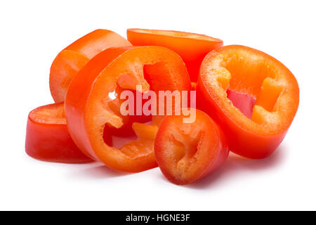 Orange en tranches la cire chaude hongrois paprika ou piment (Capsicum annuum). Chemins de détourage, séparés de l'ombre Banque D'Images