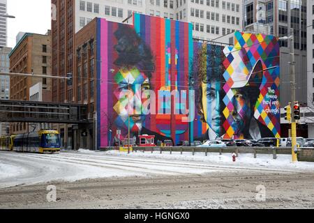 Fresque de Bob Dylan de l'artiste brésilien Eduardo Kobra au centre-ville de Minneapolis, Minnesota Banque D'Images