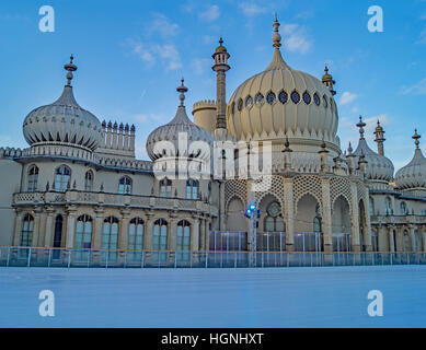 La glace par les dômes, l'hiver à Brighton Pavilion Banque D'Images