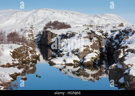 Nikulasargja canyon dans la neige en hiver, le Parc National de Thingvellir, Islande Banque D'Images