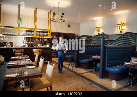 L'intérieur à l'Astor Grill à Cliveden House, dans le Berkshire. Banque D'Images