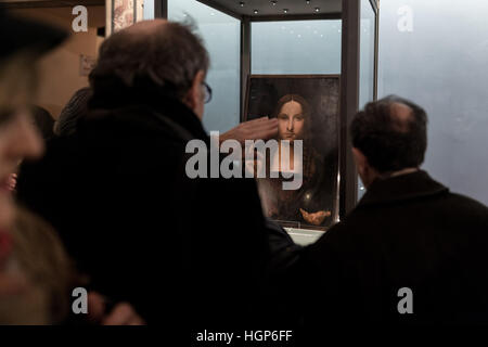 Naples, Italie. 11 janvier, 2017. Le célèbre tableau 'Salvator Mundi" de Léonard de Vinci arrive pour une exposition à Naples, en Italie. Crédit : Michele Amoruso/Pacific Press/Alamy Live News Banque D'Images