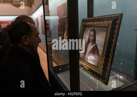 Naples, Italie. 11 janvier, 2017. Le célèbre tableau 'Salvator Mundi" de Léonard de Vinci arrive pour une exposition à Naples, en Italie. Crédit : Michele Amoruso/Pacific Press/Alamy Live News Banque D'Images