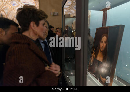 Naples, Italie. 11 janvier, 2017. Le célèbre tableau 'Salvator Mundi" de Léonard de Vinci arrive pour une exposition à Naples, en Italie. Crédit : Michele Amoruso/Pacific Press/Alamy Live News Banque D'Images