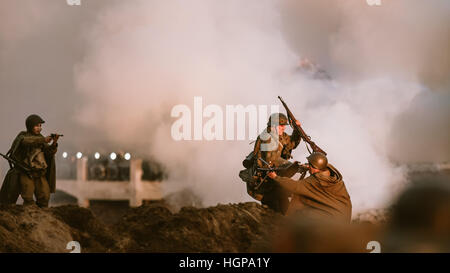 Minsk, Belarus - 08 mai, 2015 : Reconstruction de bataille lors d'événements dédiés à 70e anniversaire de la victoire du peuple soviétique dans le Gréa Banque D'Images