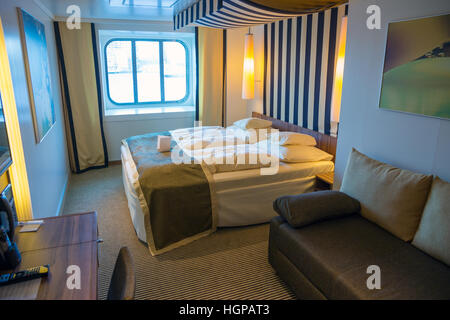 ROTTERDAM, Pays-Bas - NOV 24, 2016 : Cabine avec vue sur l'océan sur le bateau de croisière AIDAprima Banque D'Images