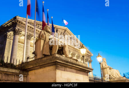 L'Assemblée nationale est la chambre basse du parlement français. Le siège officiel de l'Assemblée nationale est le Palais Bourbon sur les rives de th Banque D'Images