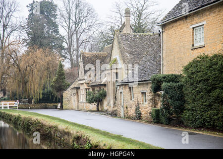 Village de Lower Slaughter dans les Cotswolds, sur une journée l'hiver,Gloucestershire, Angleterre, Royaume-Uni Banque D'Images