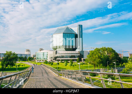 MINSK, BELARUS - juin 3, 2014 : Construction de la Bibliothèque nationale du Bélarus à Minsk. Symbole de la Culture et de la Science Banque D'Images