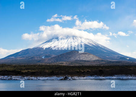Panoramique d'hiver du Mont Fuji au Japon. Banque D'Images