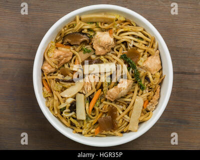 Chow mein au poulet avec des nouilles Repas Chinois Banque D'Images