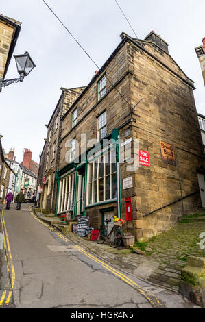 Pierre étroites rues en ordre décroissant à Scarborough, Yorkshire, Angleterre, Royaume-Uni Banque D'Images