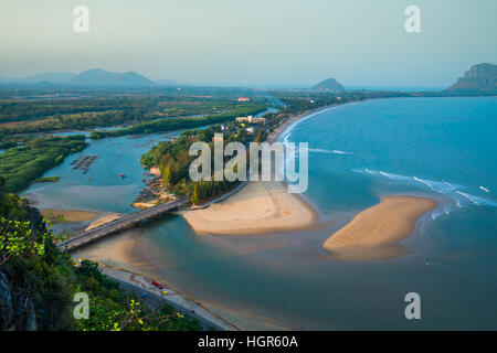 De beaux paysages de la baie de Prachuap Khiri Khan en Thaïlande Banque D'Images