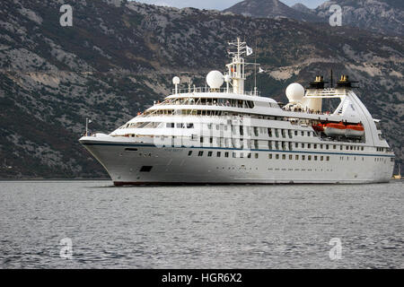 Baie de Kotor, Monténégro - Le paquebot STAR BREEZE Banque D'Images