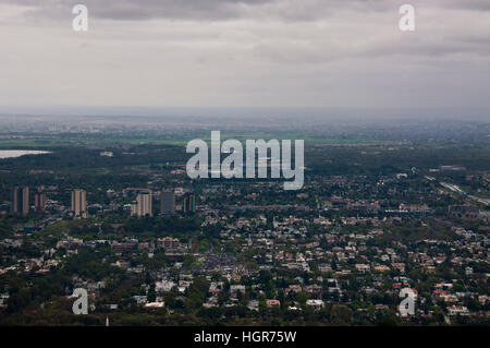 Birds Eye View de la ville et les montagnes et urbaines d'Uptown Banque D'Images