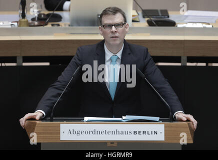 Berlin, Allemagne. 12 Jan, 2017. Chef de groupe parlementaire CDU Florian Graf s'exprimant lors d'une session de la Chambre des Représentants de Berlin à Berlin, Allemagne, 12 janvier 2017. Dpa : Crédit photo alliance/Alamy Live News Banque D'Images