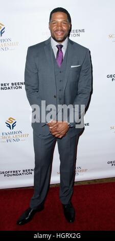 New York, USA. 12 Jan, 2017. Michael Strahan au niveau des arrivées de l'AMY Fashion Scholarship Fund Awards Dinner, Grand Hyatt New York, New York, NY : Crédit RCF/Everett Collection/Alamy Live News Banque D'Images