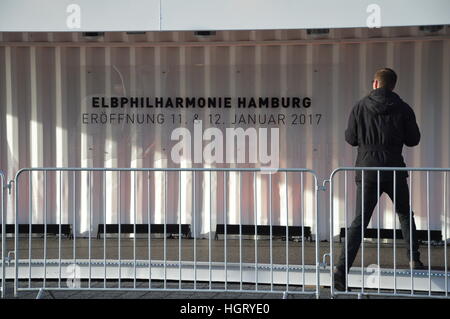 Hambourg, Allemagne. 12 Jan, 2017. La salle de concert Elbphilharmonie ouvre à Hambourg © Rainer Markku Peltonen/Alamy Live News Banque D'Images